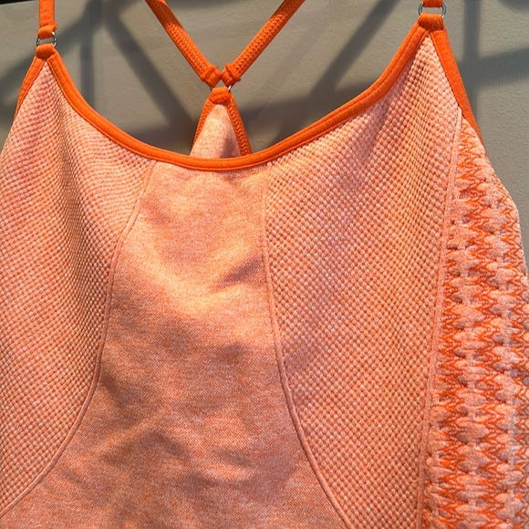 NWOT, Nux, women’s athletic tank, built-in shelf bra, textured side detail - Picture 3 of 7